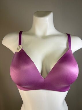 B. Tempt’D Seamless Wireless Comfort Bra in Fuchsia 36C